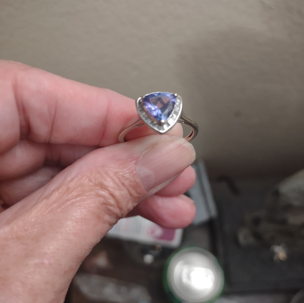Beautiful Ring - Picture 3 of 3